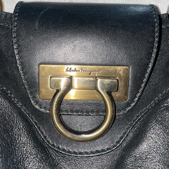 Authentic leather Ferragamo Purse - Picture 3 of 16
